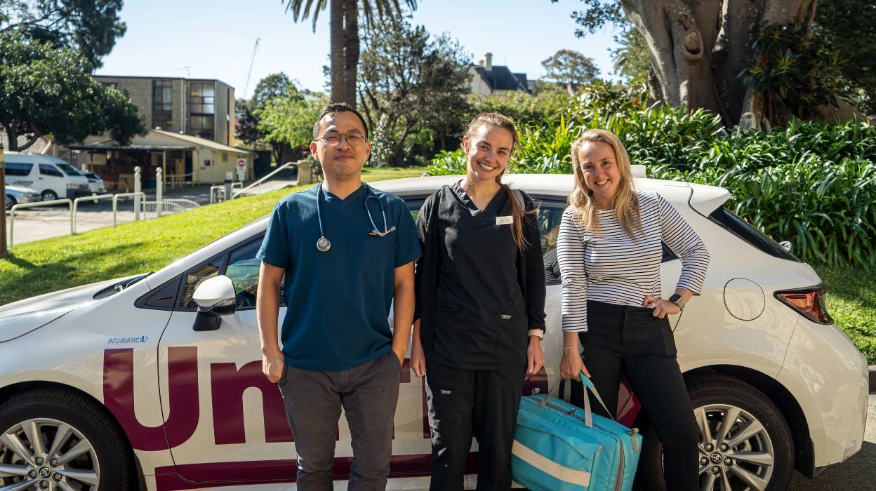 People-uniting-staff-with-uniting-car-war-memorial-agedcare People-uniting-staff-with-uniting-car-war-memorial-agedcare